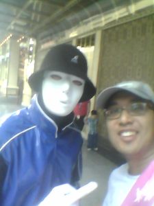 Jabbawockeez member in Blue, taking some time out to do fan service.